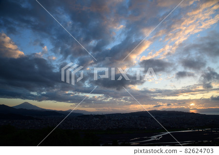 Overlooking Shizuoka City and Mt. Fuji <Tokuganji Temple> Overlooking Shizuoka City and Mt. Fuji <Tokuganji Temple> 82624703