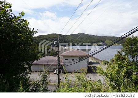 從群馬縣沼田市玉原大壩的觀景台看到的玉原水壩和玉原湖 從群馬縣沼田市玉原大壩的觀景台看到的玉原水壩和玉原湖 82626188