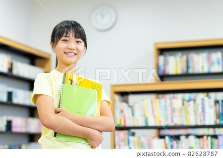 圖書館裡的小學生 攝影合作:中央工業大學附屬日本語學校 圖書館裡的小學生 攝影合作:中央工業大學附屬日本語學校 82628787