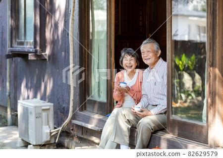 Senior couple living in the country Senior couple living in the country 82629579