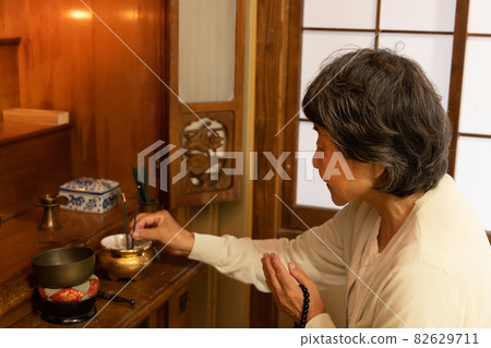 獨居老人祭壇 82629711