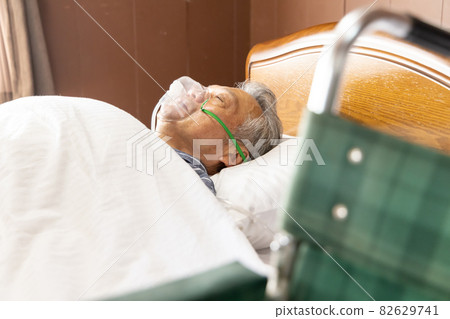 Senior male home recuperation 82629741