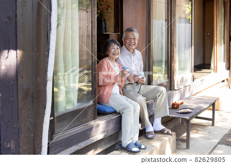 Senior couple living in the country 82629805