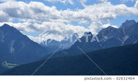 From the Fanes park to the Ampezzano From the Fanes park to the Ampezzano 82632464