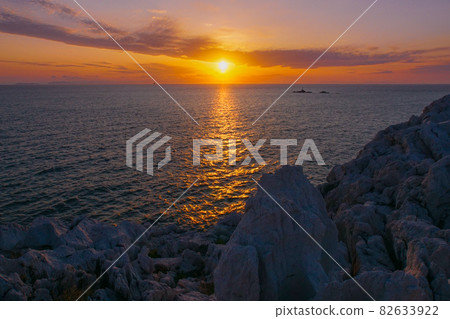 Shirasaki Coast at dusk Shirasaki Marine Park Yura Town, Hidaka District, Wakayama Prefecture 82633922