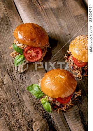 Set of homemade mini burgers with stew beef 82634754