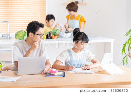 一個家庭 82636250