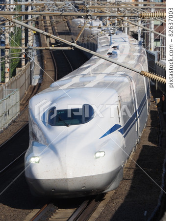 山科附近的新幹線 N700S J19 編隊試運行 山科附近的新幹線 N700S J19 編隊試運行 82637003