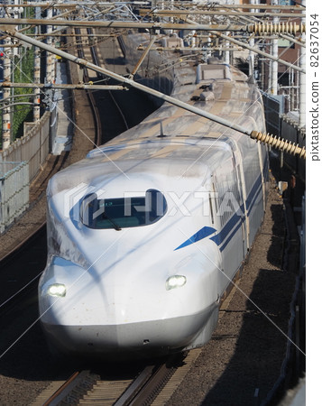 山科附近的新幹線 N700S J13 編隊 山科附近的新幹線 N700S J13 編隊 82637054