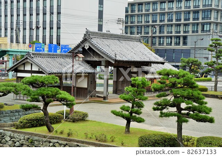Tokushima Castle Eagle Gate and Horikawa Tokushima Castle Eagle Gate and Horikawa 82637133
