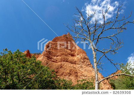Rock peack and dry tree at the Las Medulas historic gold mining site. 82639308