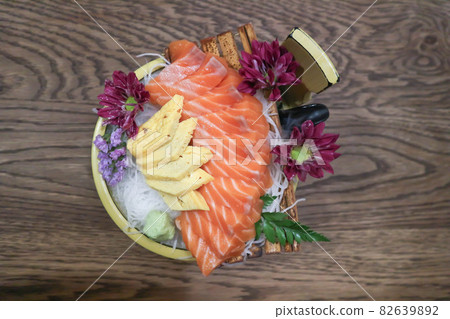 raw salmon, sashimi or sliced salmon 82639892