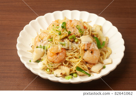 Seafood salt grilled soba 82641062