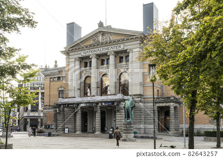 National Theater building in Oslo, Norway 82643257