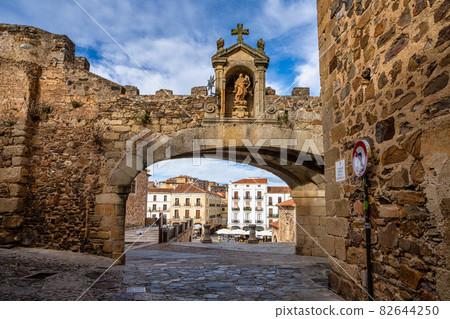 Arco de la Estrella, Arch of the Star at the Main square of Caceres, Spain Arco de la Estrella, Arch of the Star at the Main square of Caceres, Spain 82644250