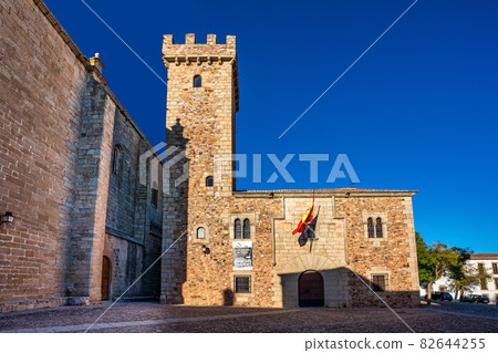 Tower of the Las Ciguenas Palace in Caceres, Extremadura, Spain Tower of the Las Ciguenas Palace in Caceres, Extremadura, Spain 82644255