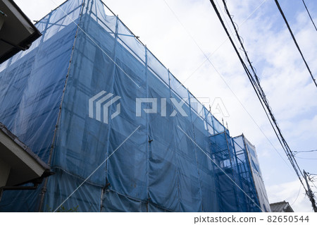 Single-family home under construction surrounded by scaffolding, home under repair, single-family home with exterior wall construction, blue sheet, Single-family home under construction surrounded by scaffolding, home under repair, single-family home with exterior wall construction, blue sheet, 82650544