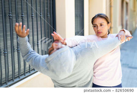 Woman applies force grab to burglar on street 82650690