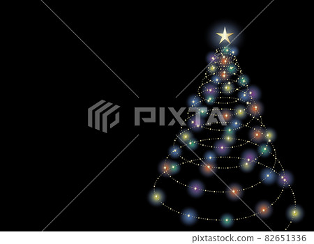聖誕樹上有彩色燈飾的背景 82651336