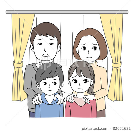 一家四口帶著一女一子愁眉苦臉 82651621