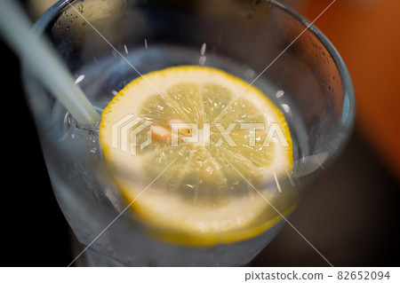 Refreshing lemonade 82652094