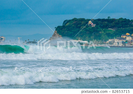 七里濱颱風猛增，強風浪警告，波濤洶湧的海面 82653715
