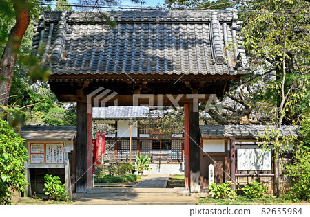 Noda City Walk: Kinjoin Shingon Sect Toyoyama School Shinmon 82655984