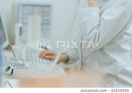 Dispensing pharmacy pharmacist telephone scene Dispensing pharmacy pharmacist telephone scene 82659508