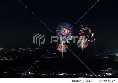 弘法山的煙花和夜景（長焦） 82661036