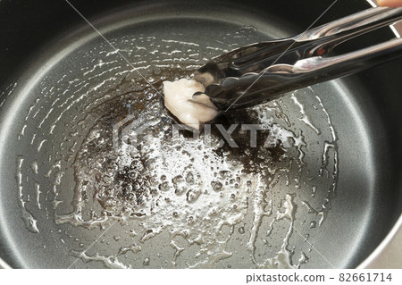 Cut beef tallow in a frying pan 82661714