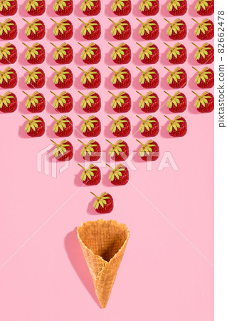 Colourful bright pattern with ripe strawberry. Top view. Pink background 82662478
