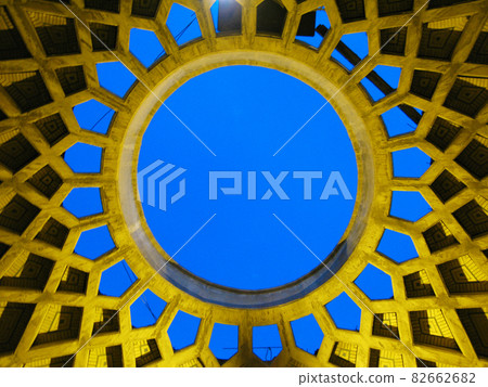 Interior view of Dome of Atigh Jame Mosque in Shiraz, Iran 82662682