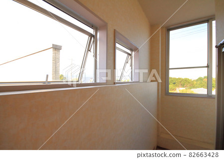 Ventilation image (open the window to ventilate) Ventilation image (open the window to ventilate) 82663428