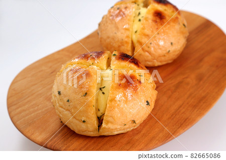 Manul bread 2 82665086