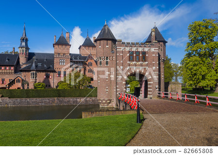 De Haar castle near Utrecht - Netherlands De Haar castle near Utrecht - Netherlands 82665808