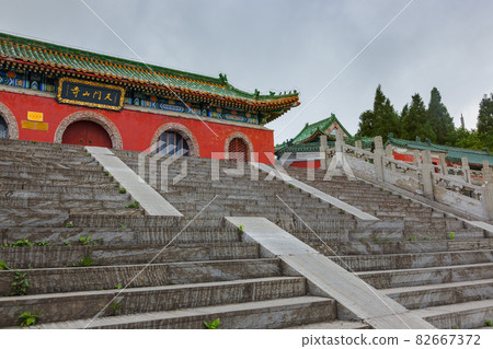 Buddhist temple at Tianmenshan nature park - Zhangjiajie China 82667372