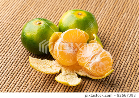 Early-maturing oranges 82667398