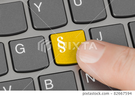 Computer keyboard with paragraph key 82667594