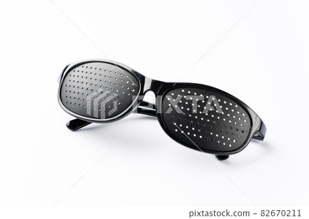 Pinhole glasses Pinhole glasses 82670211