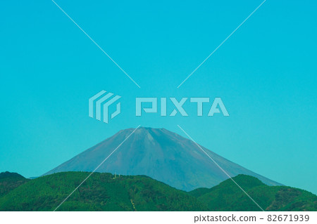 以藍天為背景的日本最高富士山 以藍天為背景的日本最高富士山 82671939