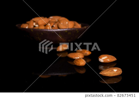 Fresh almond on black glass 82673451
