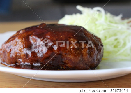 Hamburger demiglas sauce 82673454