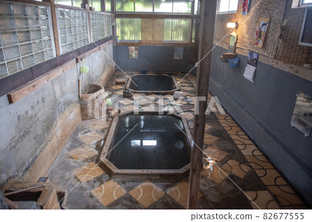 Japanese healing hot spring 82677555