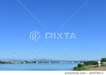 First-class river, lower Kiso River and Shinkansen railway bridge 82679817