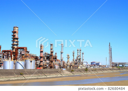 四日市市的風景，工廠設施的綜合體 82680484
