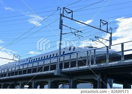 新幹線通過 82680571