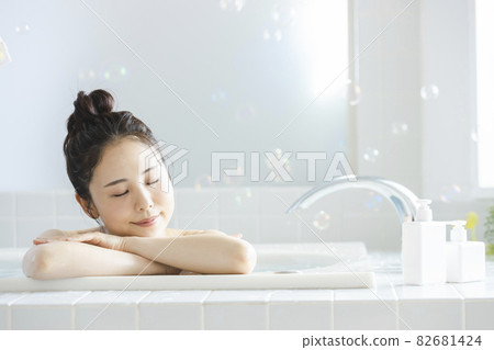 Female bath time 82681424