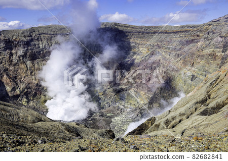 阿蘇山火山口（熊本縣阿蘇市）是可以近距離觀察活火山的旅遊景點 82682841