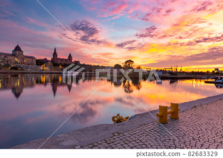 Old Town and Oder river at sunset in Szczecin, Poland Old Town and Oder river at sunset in Szczecin, Poland 82683329