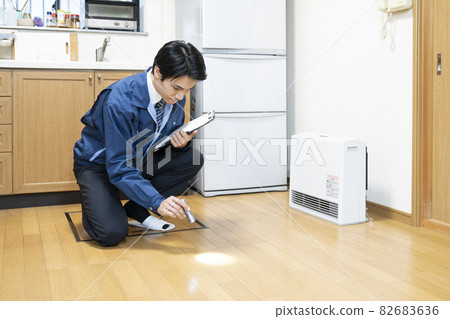 Workers inspecting flooring Workers inspecting flooring 82683636